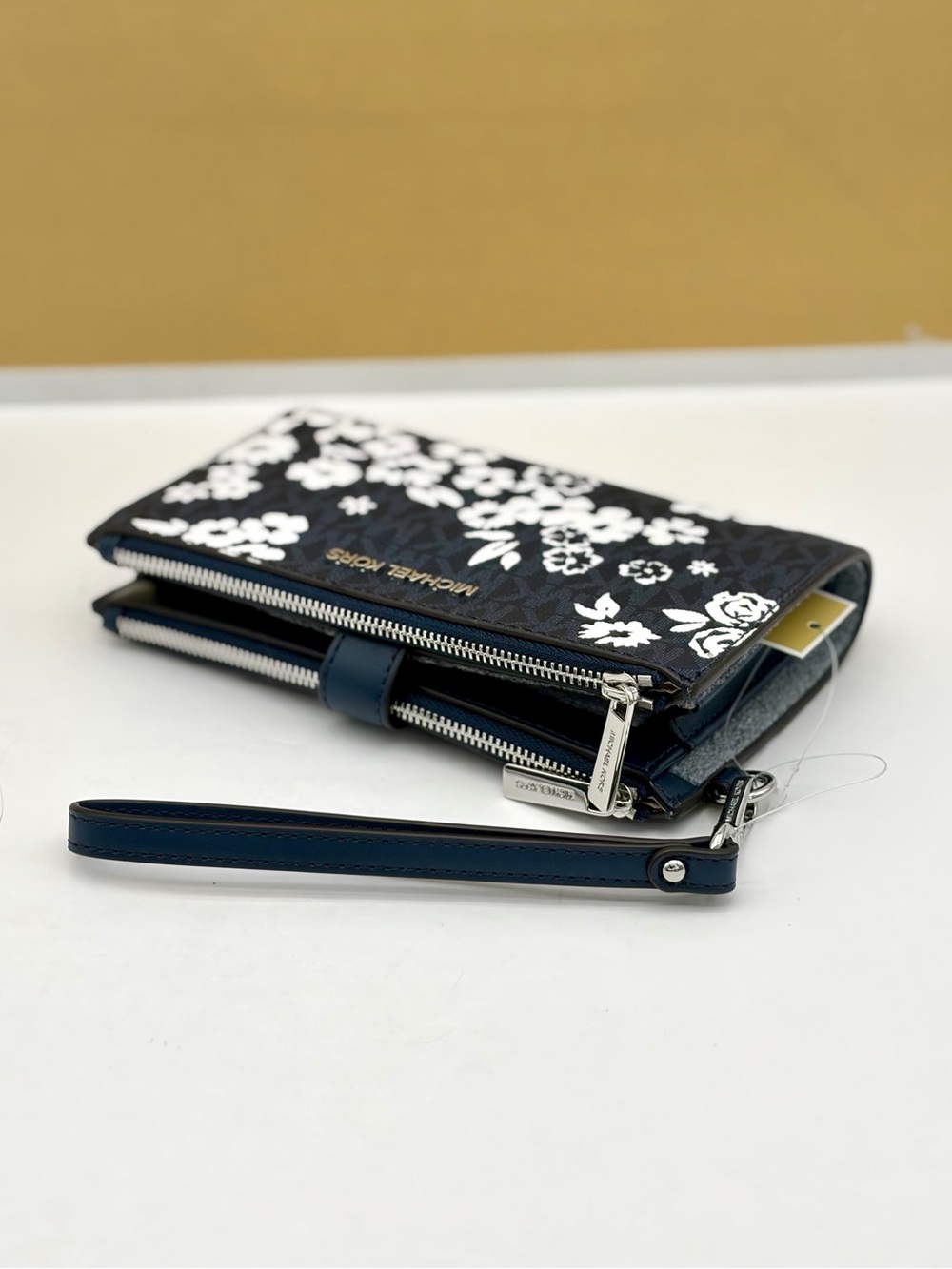 MICHAEL KORS Jet Set Travel Large Printed Signature Logo Wristlet Admiral - Picture 7 of 11